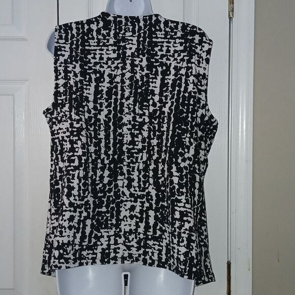 Jones Studio Separates  black and white print sleeveless blouse Sz XL NWOT - Picture 4 of 5